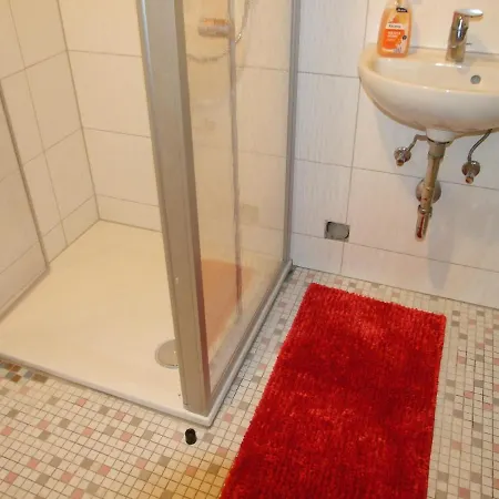 Haus Edeltraud Im Suedschwarzwald, Grosse, Helle, Ruhige Souterrain-whg, Hunde Geeignet, Mit 2 Fahrraedern, 3 Baeckereien Mit Fruehstueck, 2 Lebensmittel-, 1 Italien-pastalaeden, Kontakt Peter Heubueschl Aus Loerrach Daire